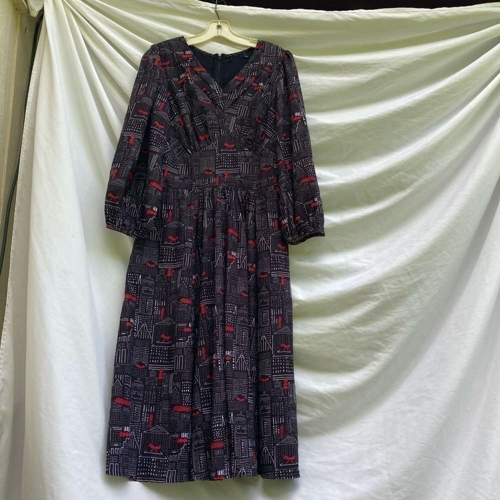 Unbranded black city landscape patterned long sleeve dress, size medium (10)